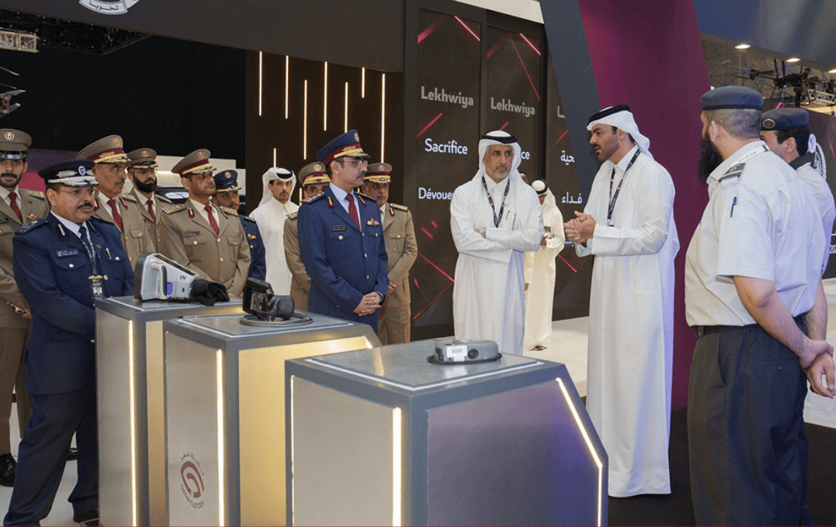 وزير الدولة للشؤون الداخلية يطلع على أحدث التقنيات الأمنية في ميليبول قطر 2026